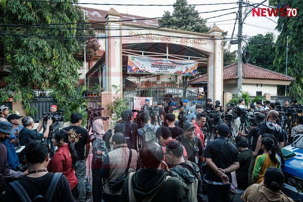 Blast at Jakarta High School Mosque Leaves 54 Wounded